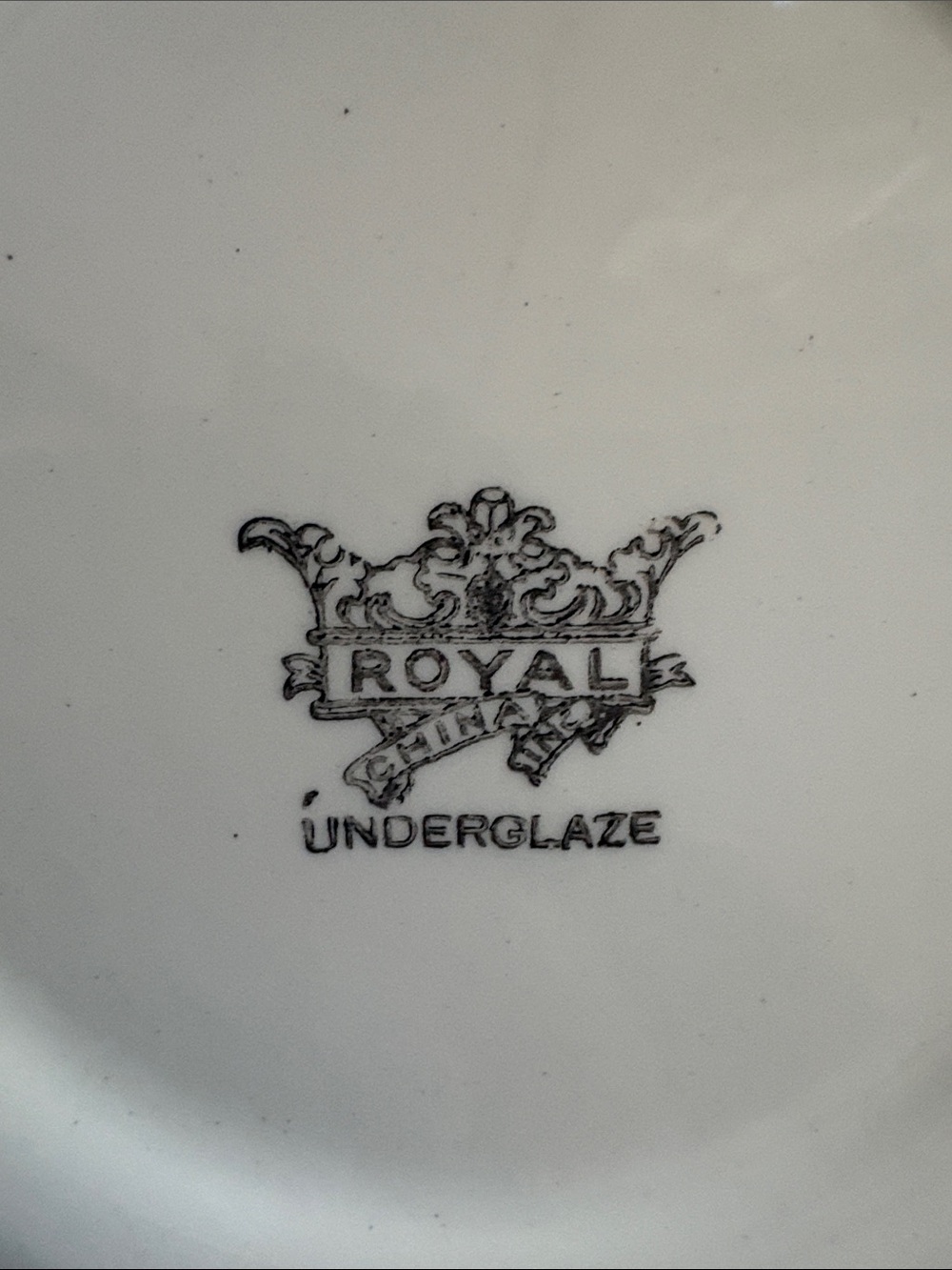Royal China 10’ English Ivy Serving Bowl Vintage - Picture 5 of 5